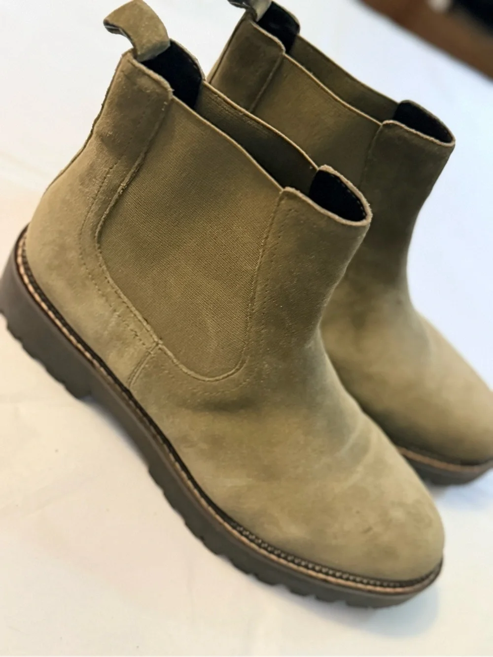 Caslon suede chukka